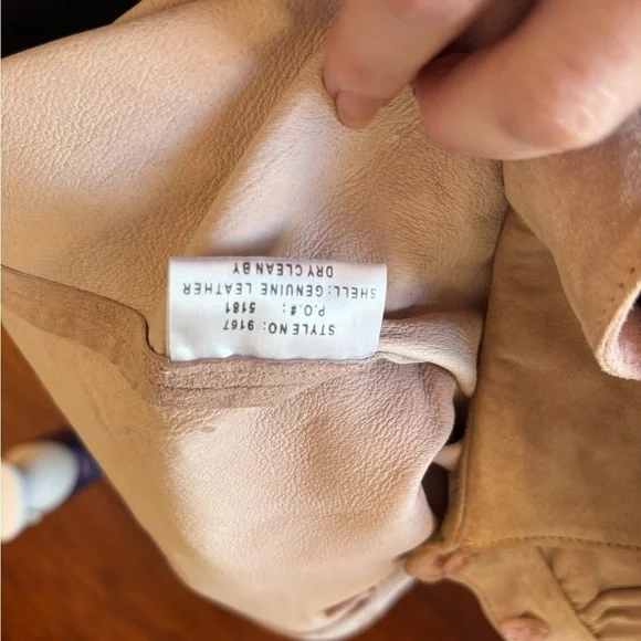 Elegant Suede Blazer in Soft Pink - Picture 5 of 5